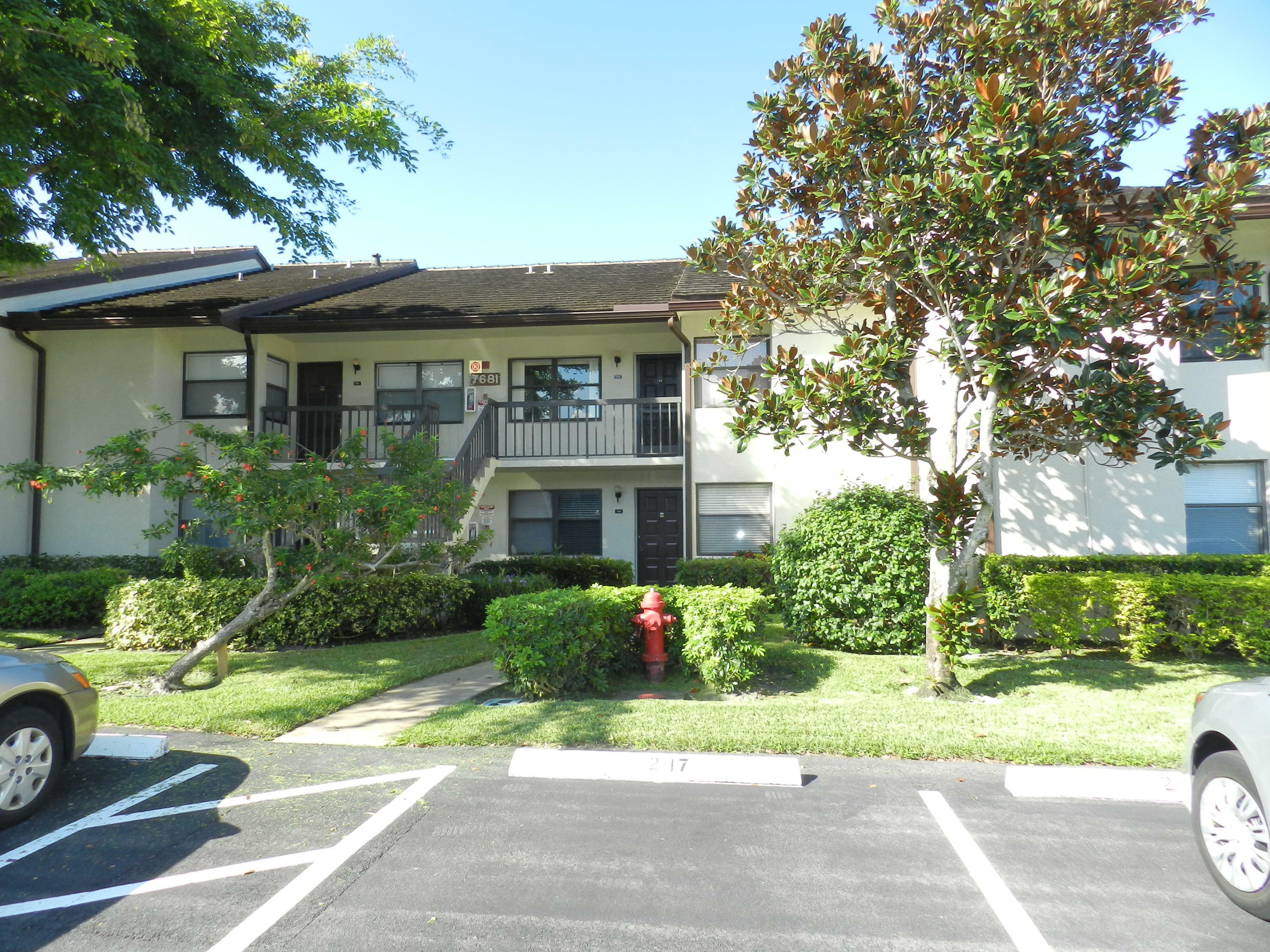 Property Photo: 7681 Tahiti Lane 104 FL 33467