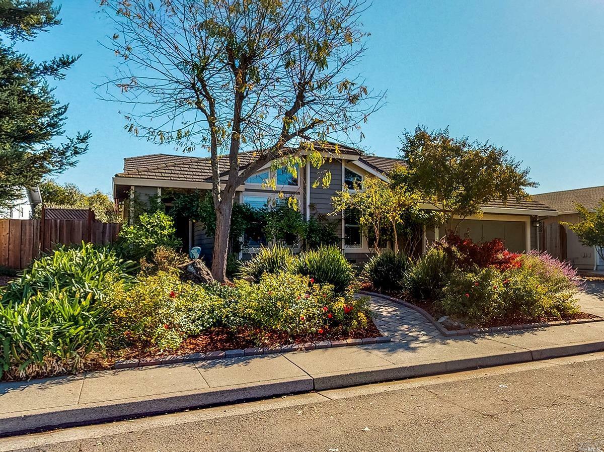 Property Photo:  1072 Wren Drive  CA 94954 