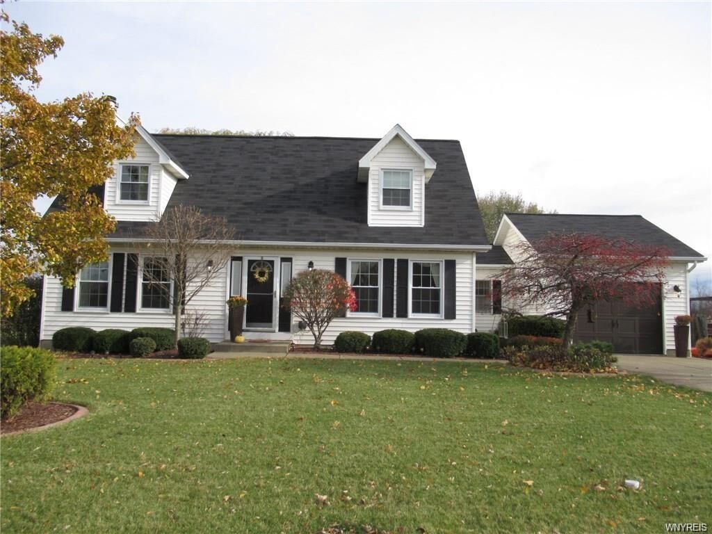 Property Photo:  351 Cardinal Lane  NY 14072 