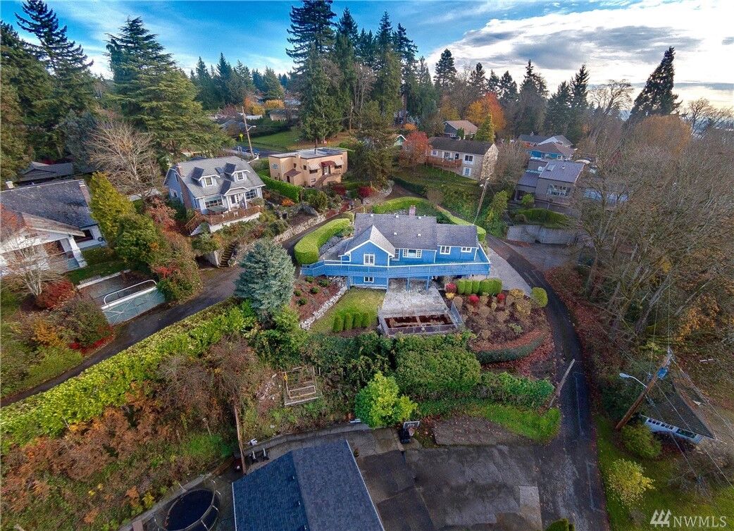 Property Photo:  415  Alpine Way  WA 98030 