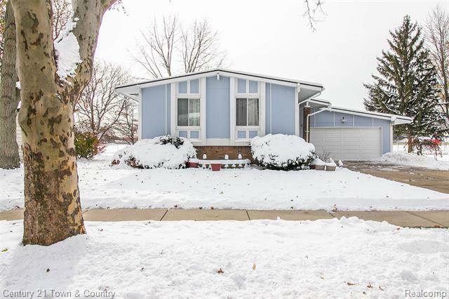 Property Photo:  1900 Hamman Drive  MI 48085 