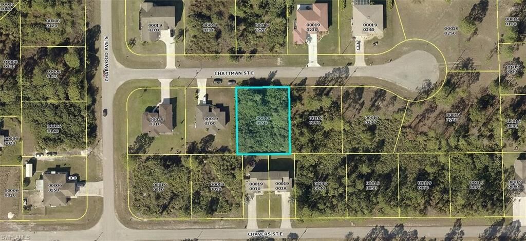 Property Photo: 660 Chattman Street E FL 33974