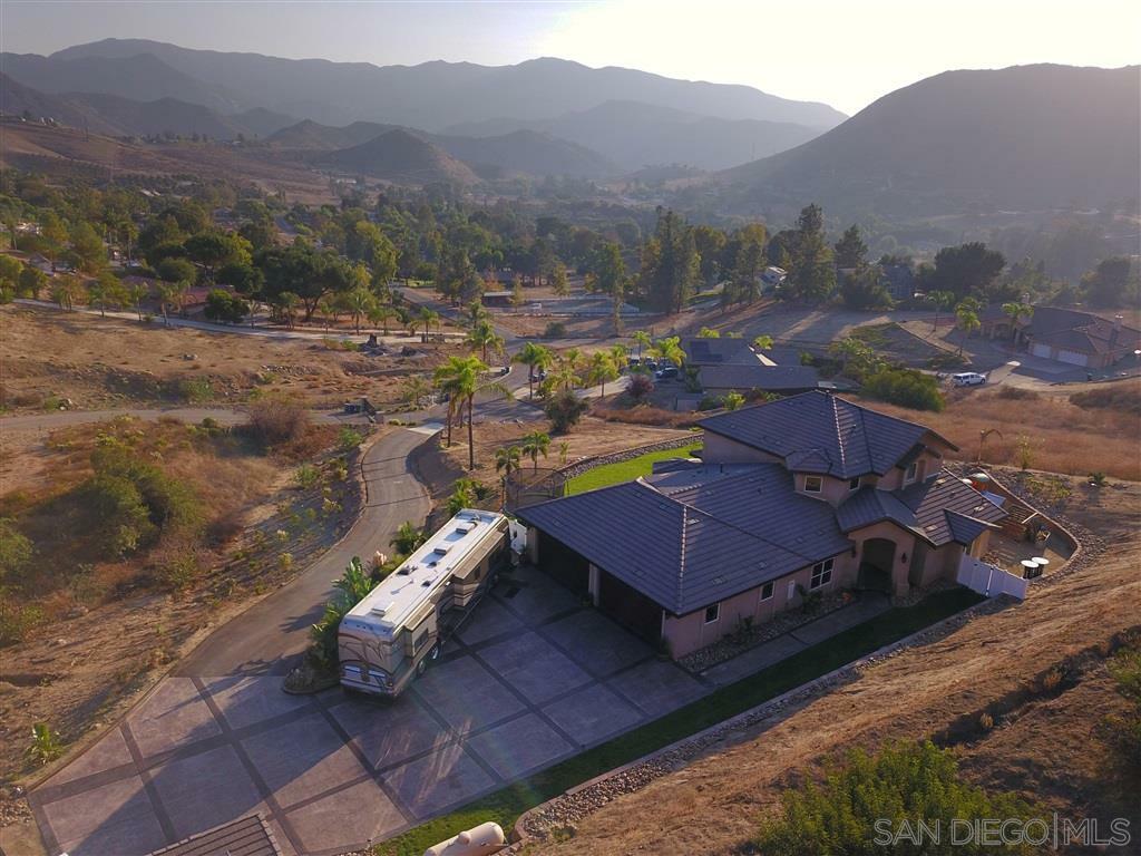 Property Photo:  1802 Vista De La Montana  CA 92019 