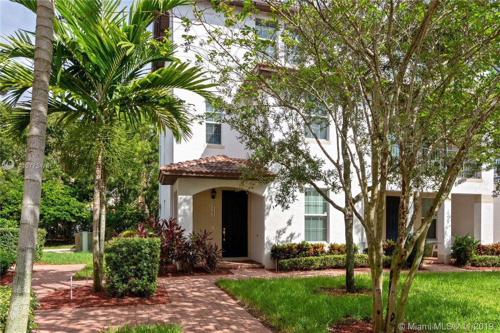 Property Photo: 2547 SW 118th Way 301 FL 33025