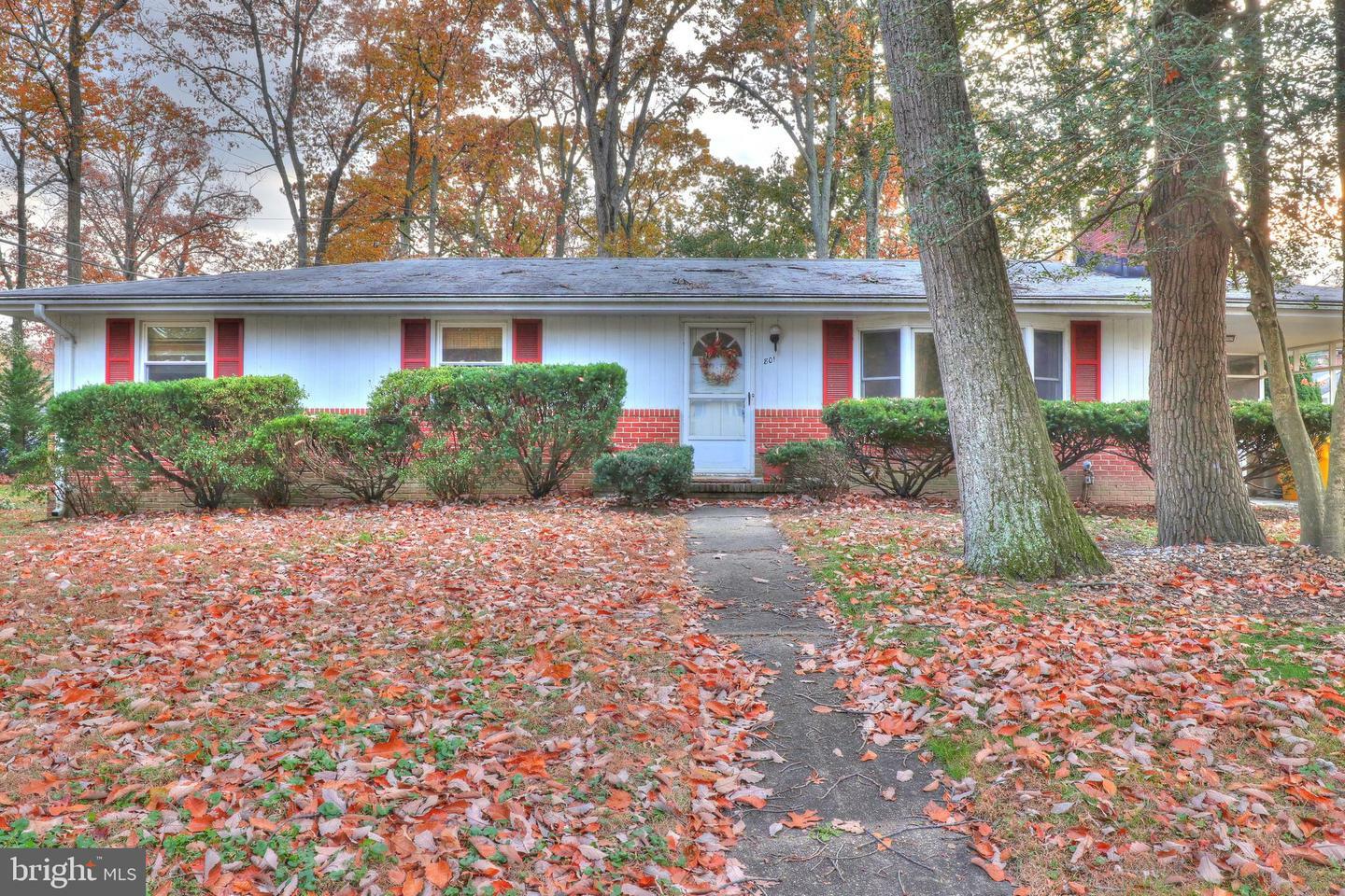 Property Photo:  801 Cottonwood Drive  MD 21146 