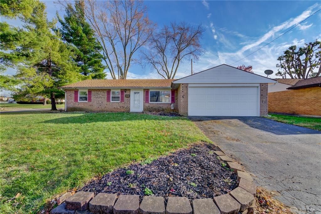 Property Photo: 1861 Iowa Drive OH 45385