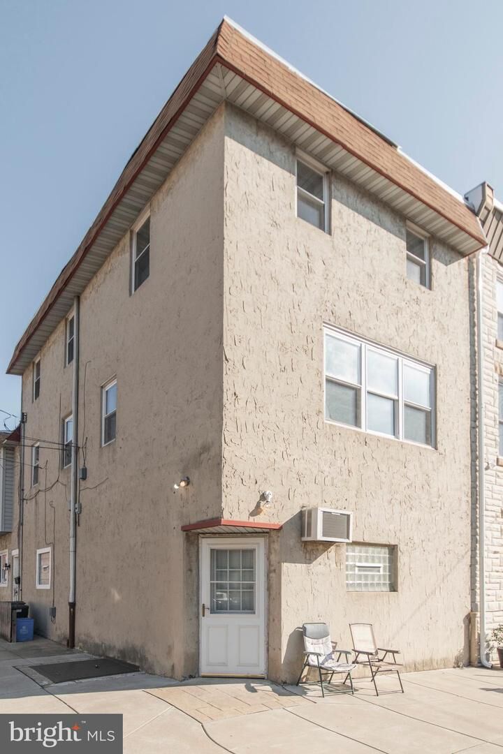 Property Photo:  2701 E Somerset Street 2  PA 19134 