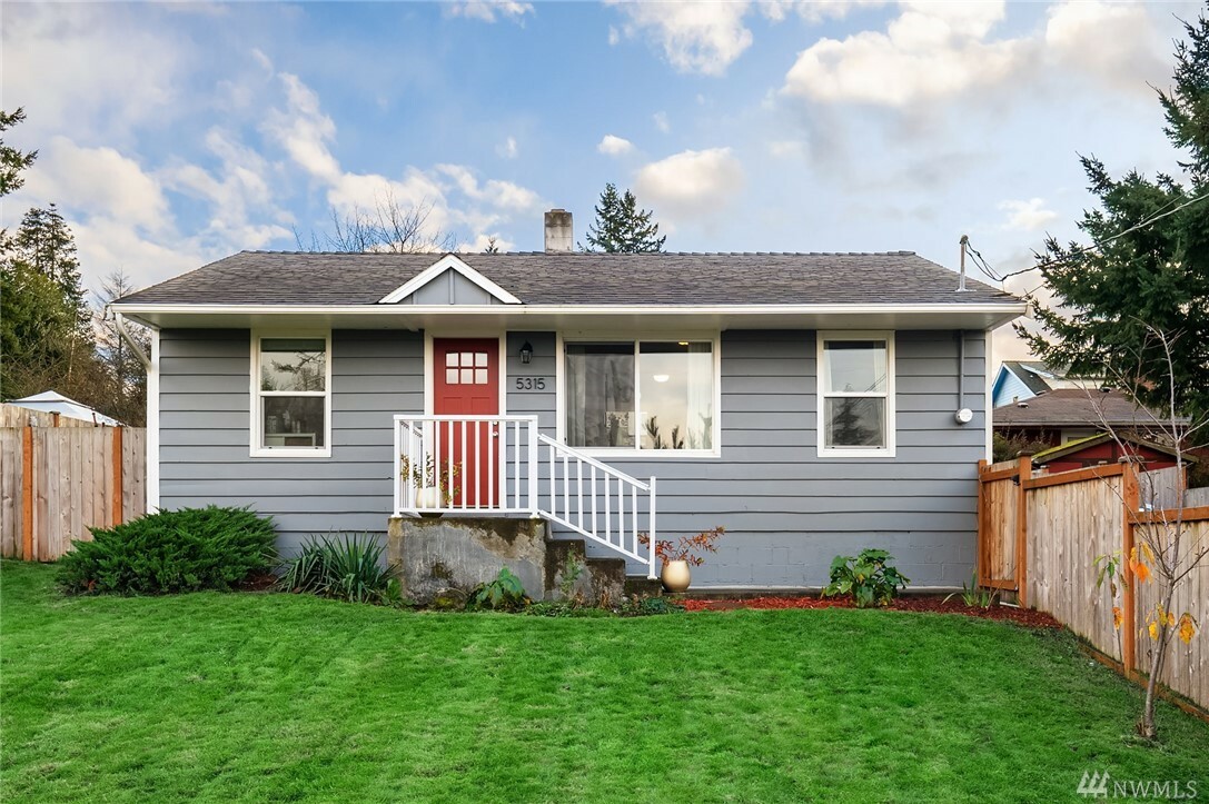 Property Photo:  5315 S Hazel St  WA 98178 