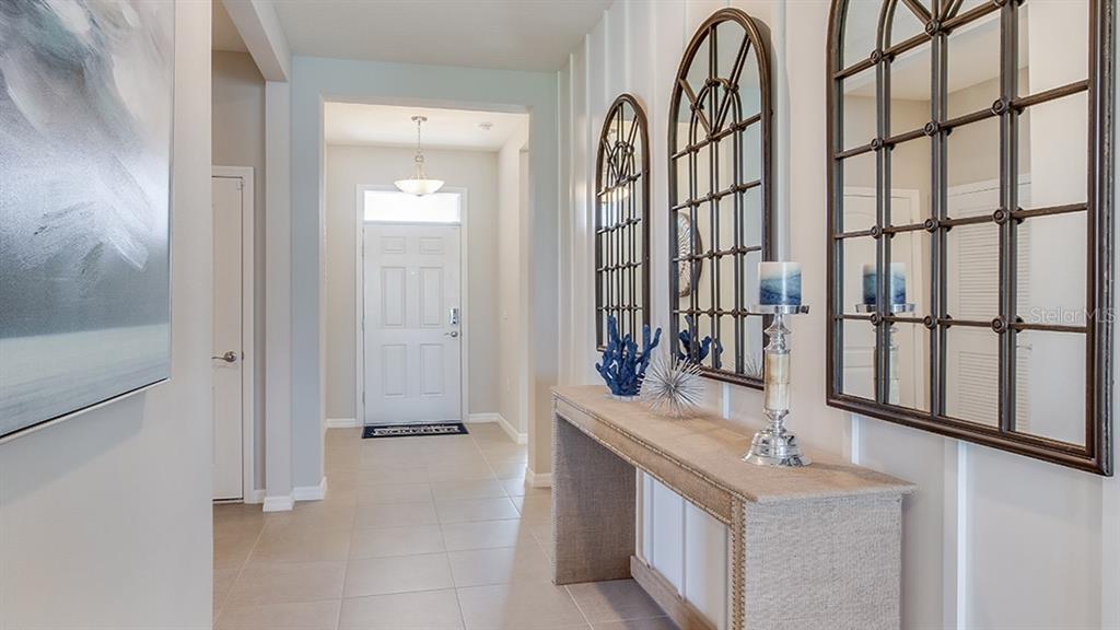 Property Photo: 13820 Camden Crest Terrace FL 34211