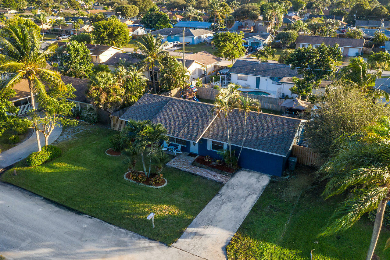 Property Photo: 3816 Aladdin Avenue FL 33436