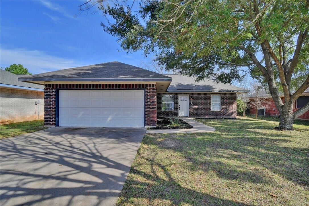 Property Photo: 606 Bentwood Drive TX 78641