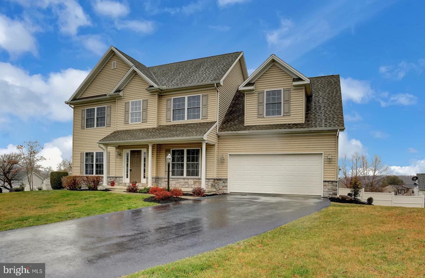 Property Photo: 6 Windy Lane PA 17019