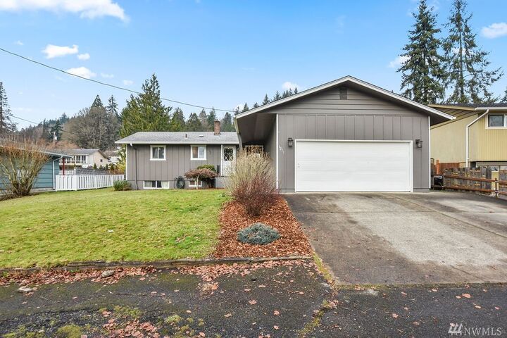 Property Photo:  1221  Spruce Street  WA 98632 
