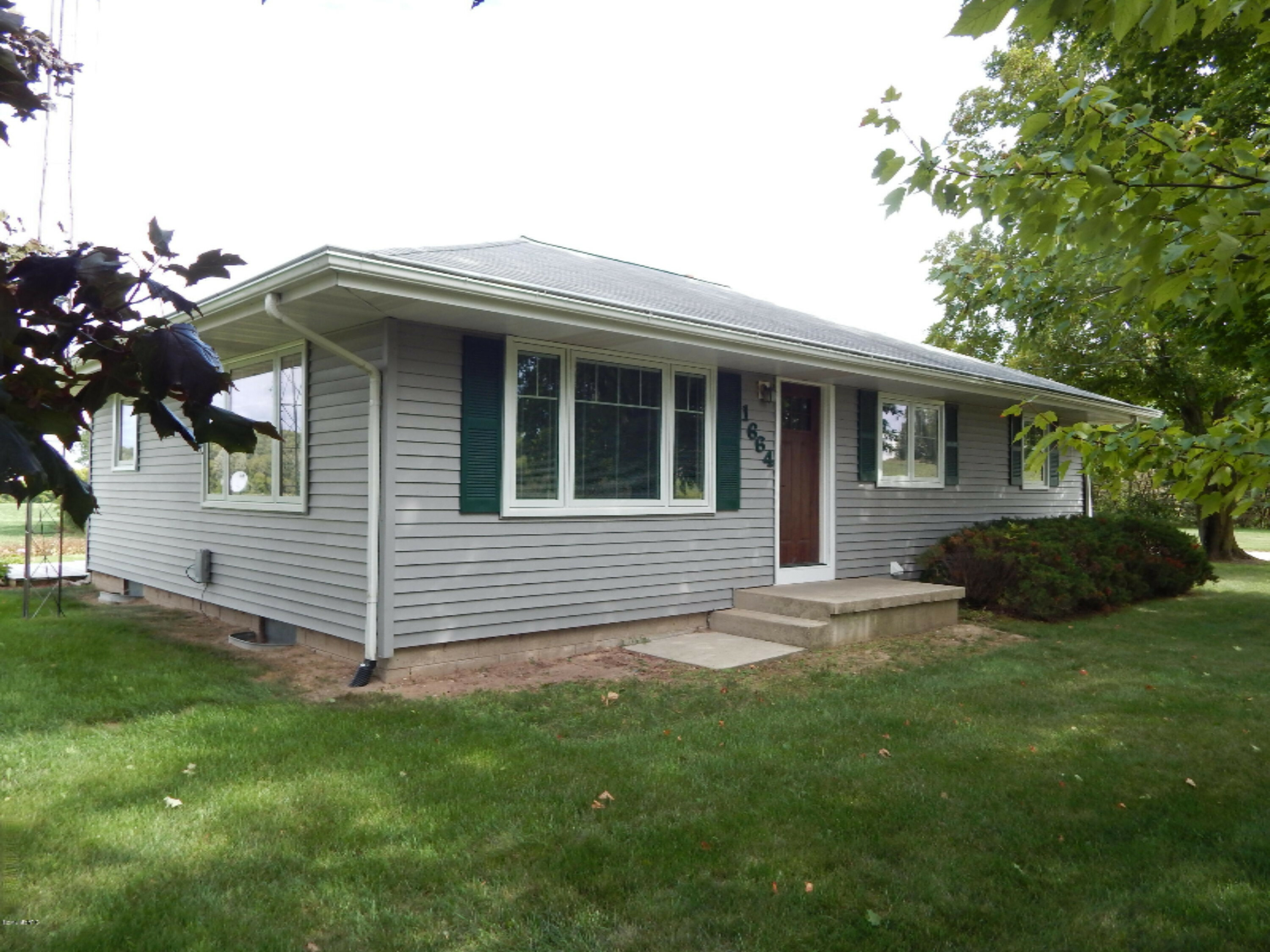 Property Photo:  1664 Newaygo Road  MI 49318 