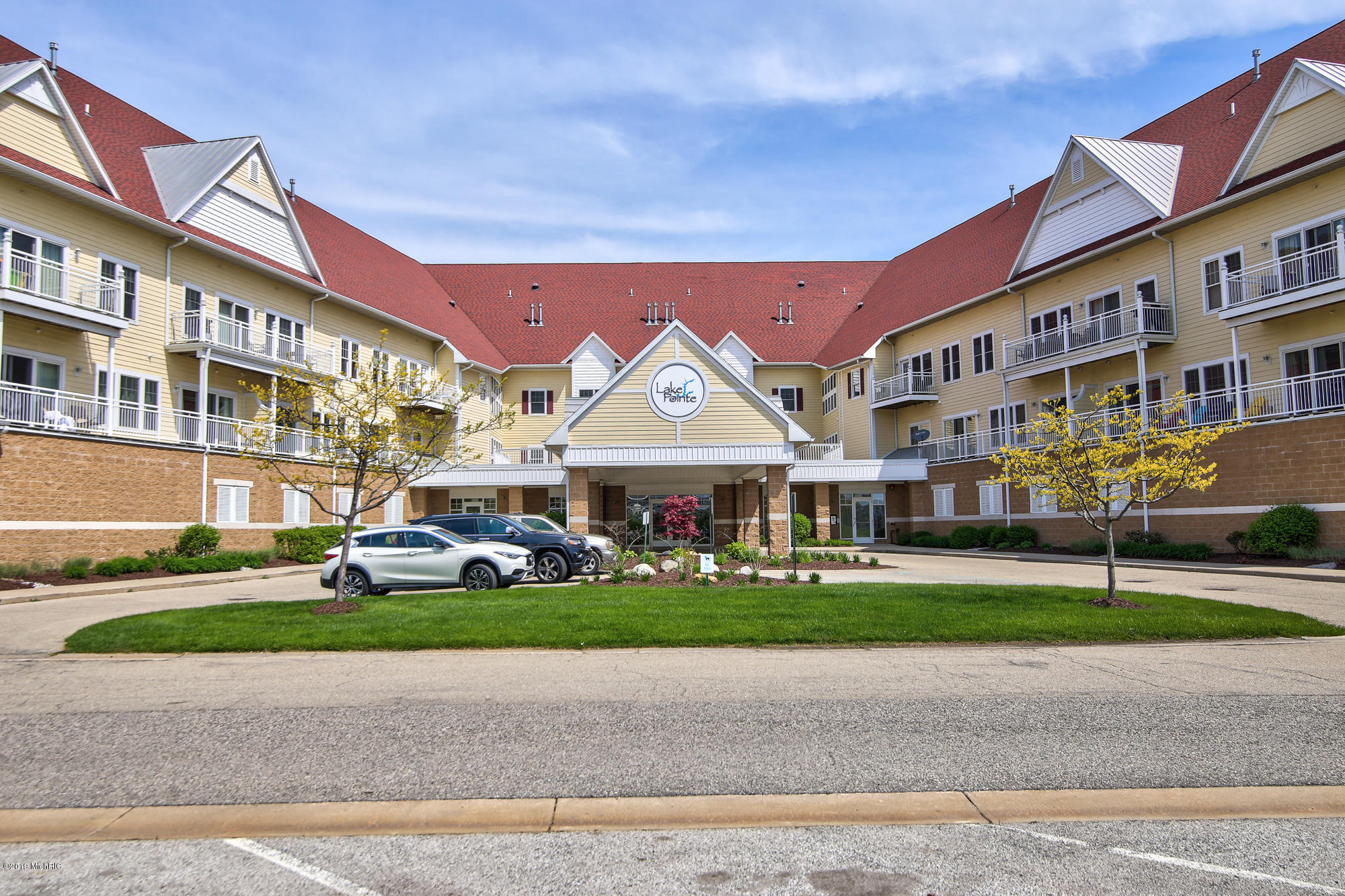 Property Photo:  917 W Savidge Street  MI 49456 