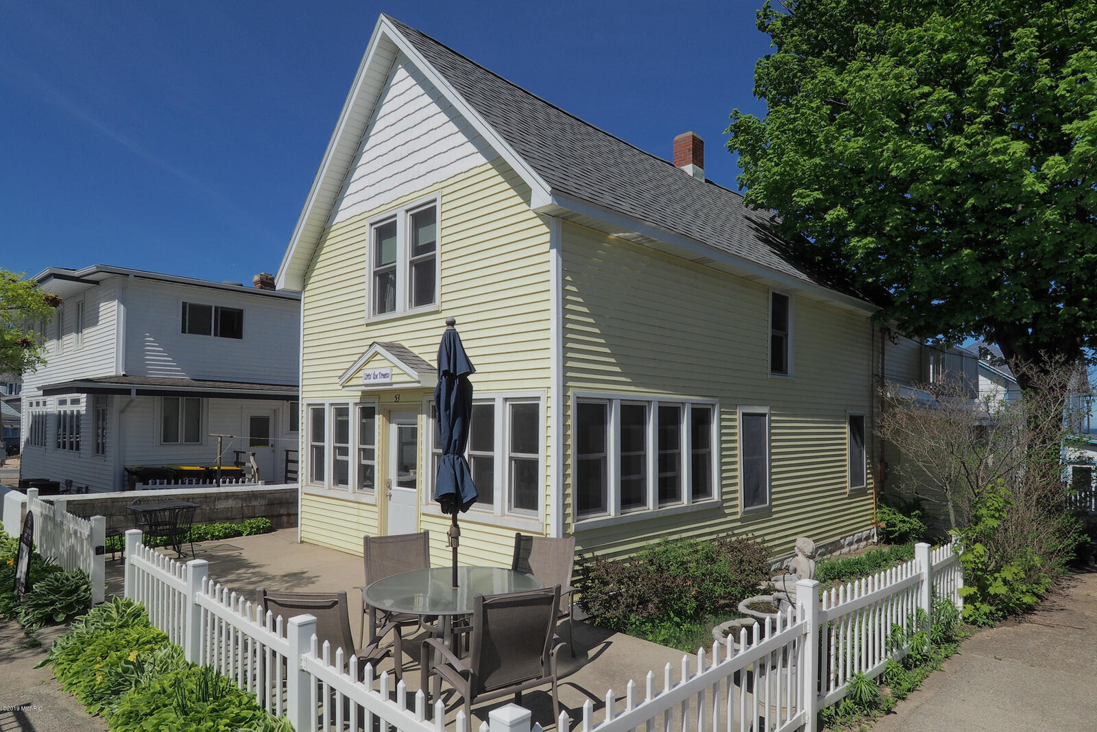 Property Photo:  53 Promenade Place  MI 49090 