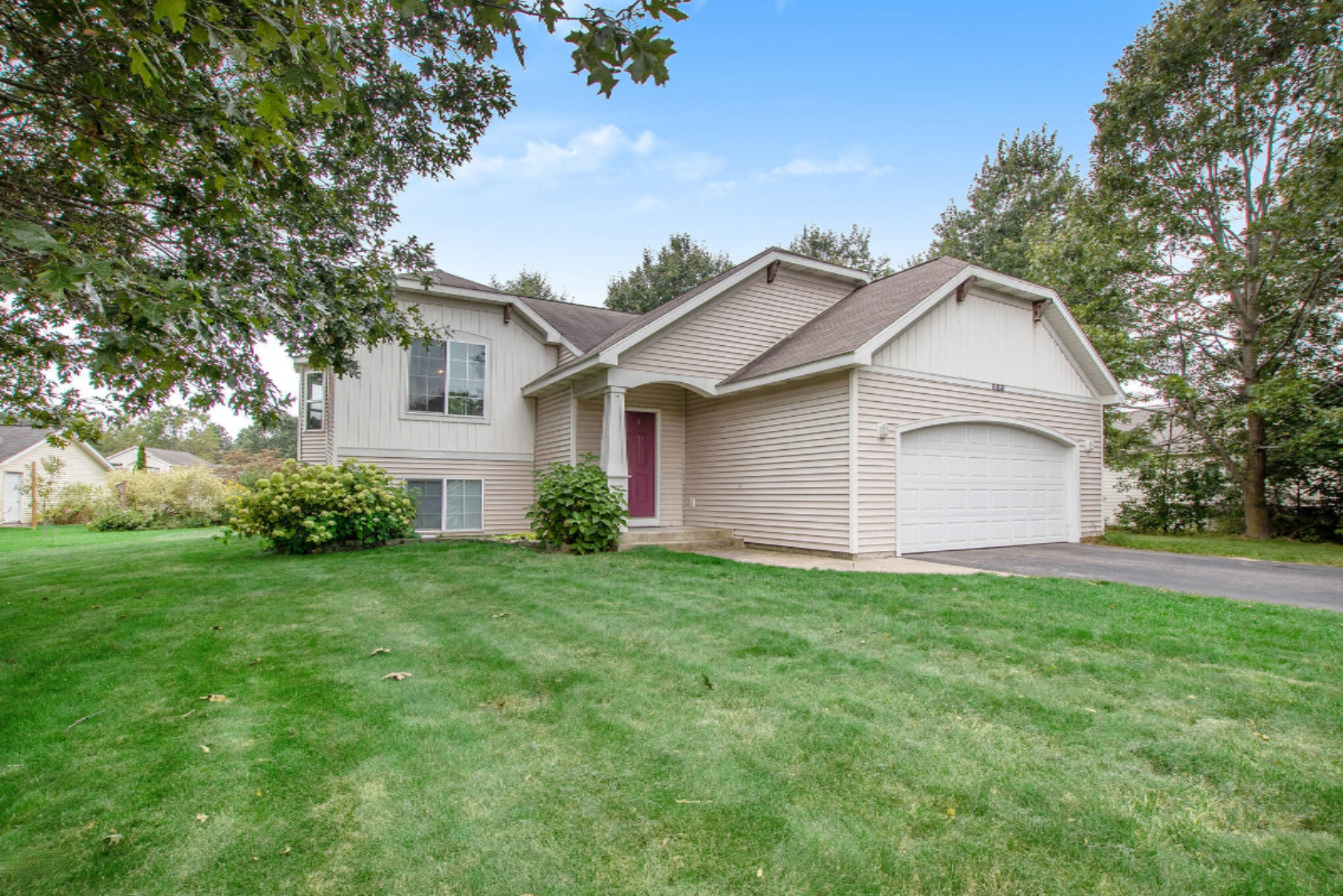 Property Photo: 15368 Meadowlark Drive MI 49417