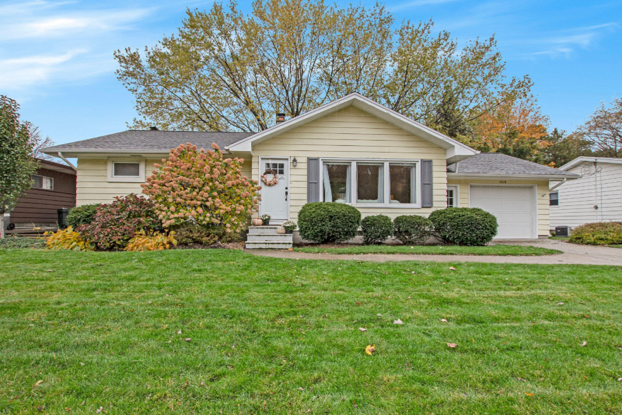 Property Photo: 1010 Orchard Avenue MI 49417