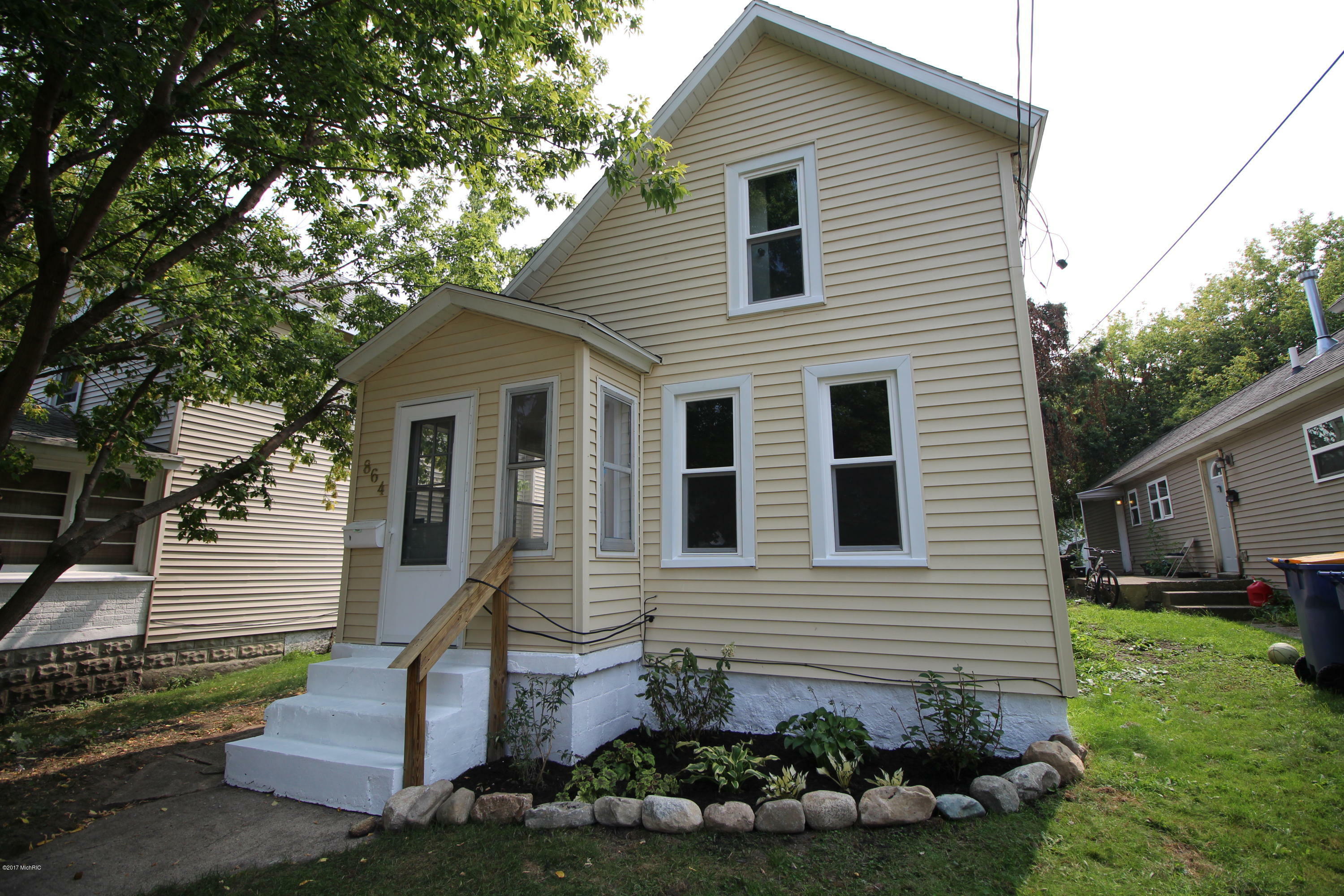 Property Photo:  864 Park Street SW  MI 49504 