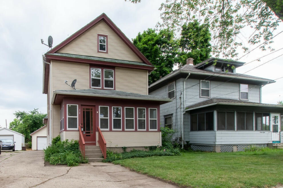 Property Photo:  32 S East Avenue  MI 49017 