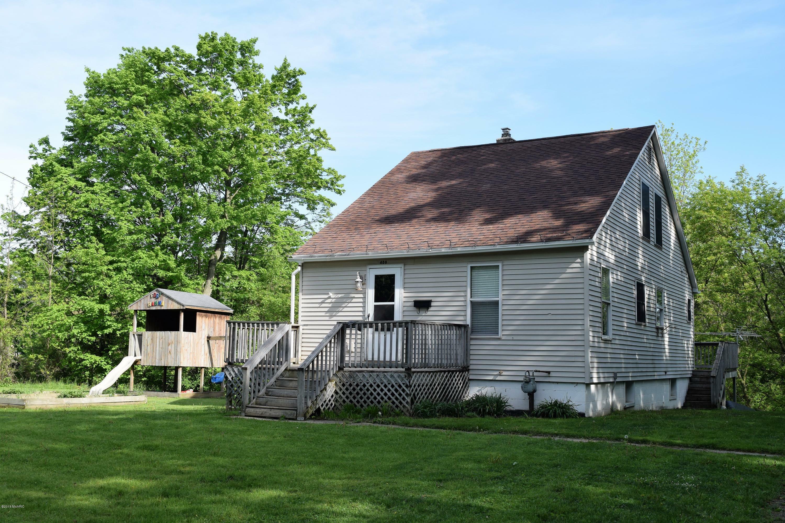 Property Photo:  409 W Maple Street  MI 49412 