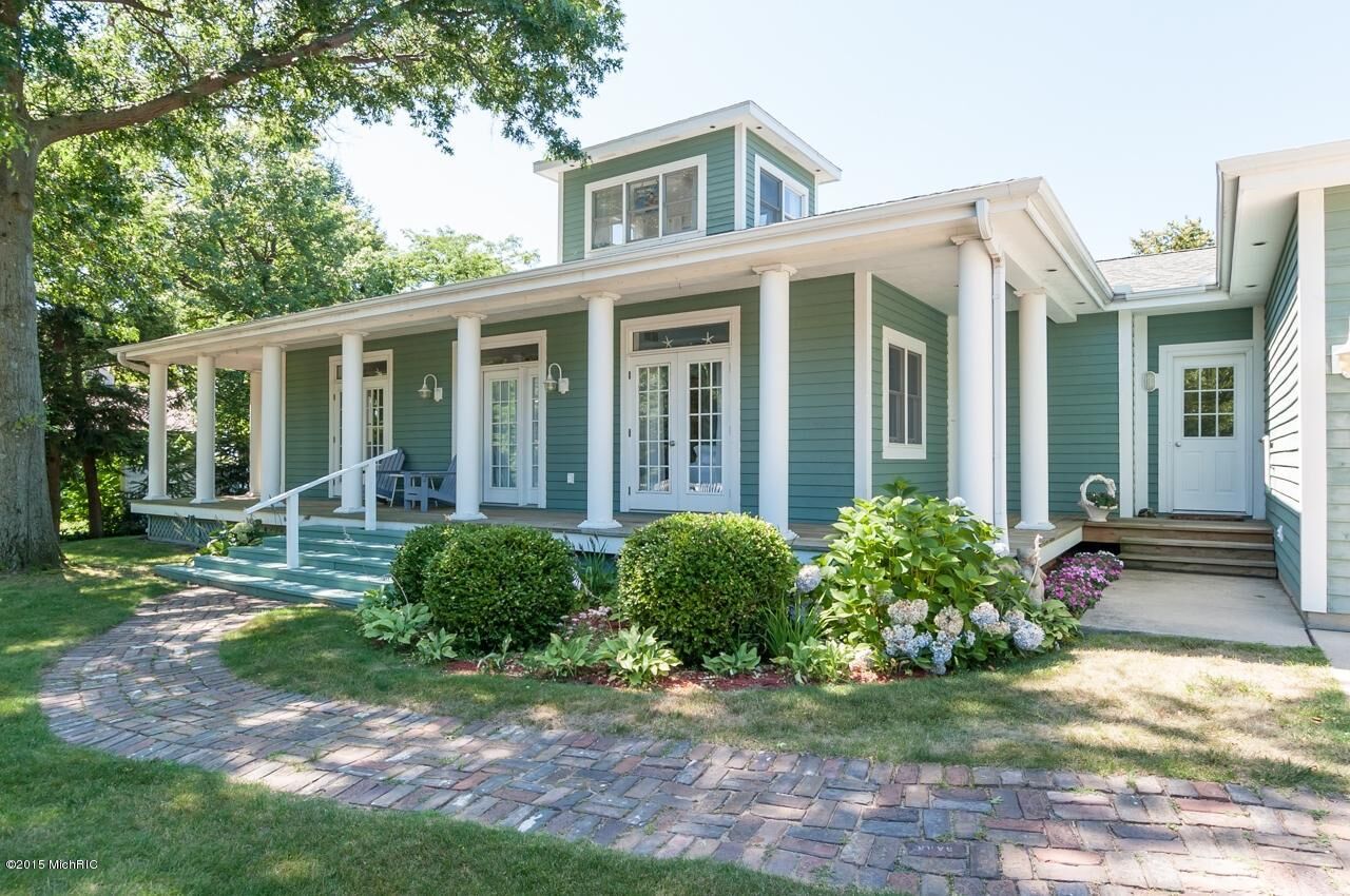 Property Photo: 1636 Park Drive MI 49022