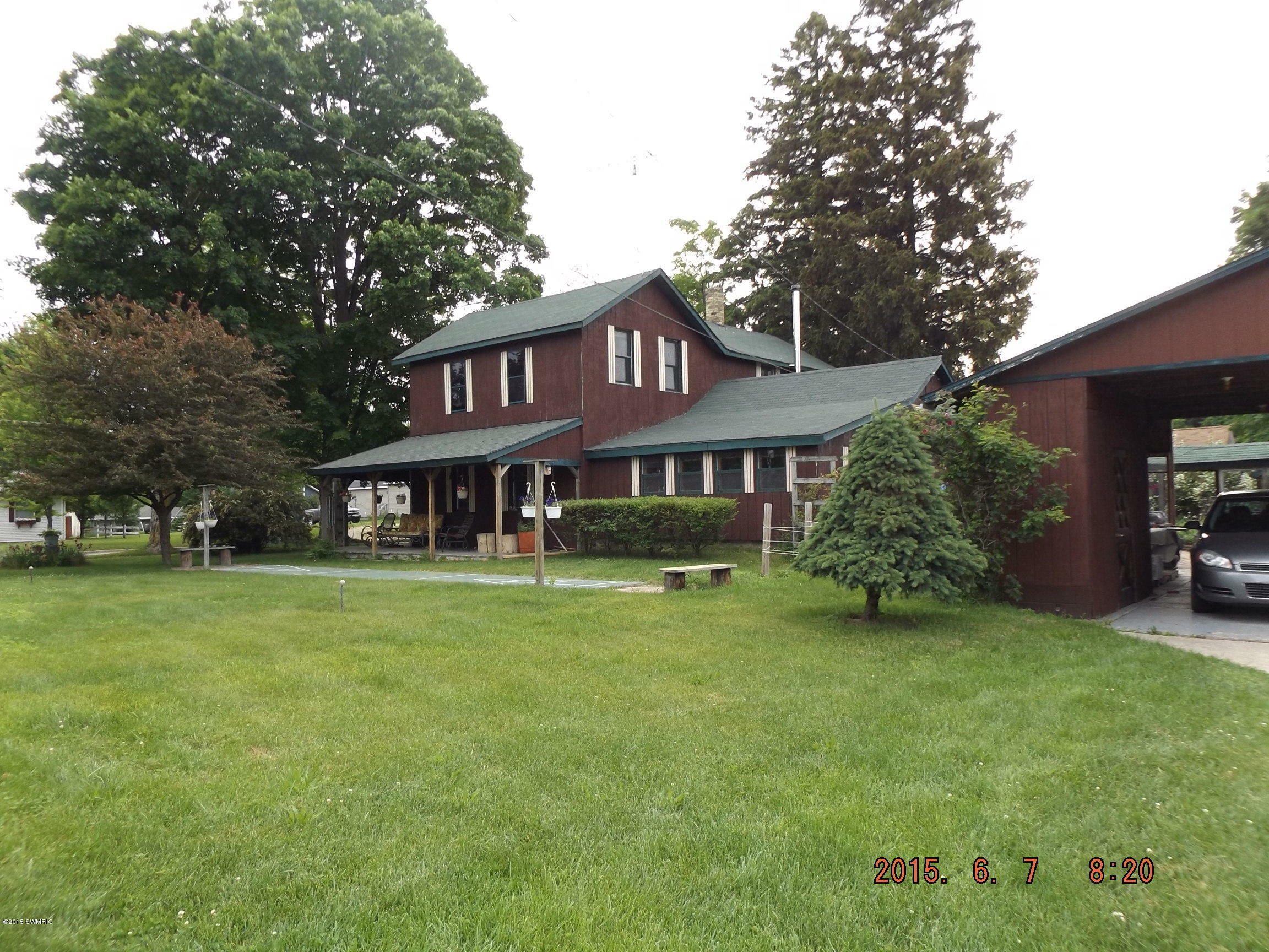 Property Photo:  528 W Oak  MI 49412 