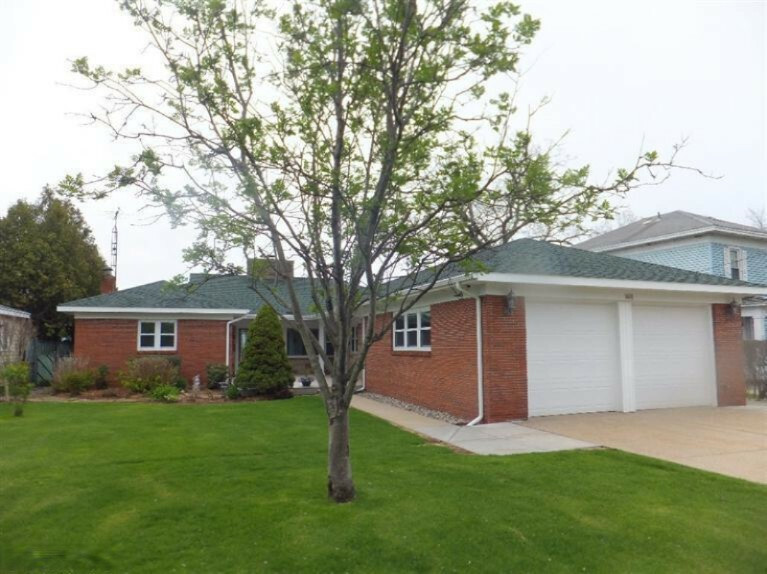 Property Photo:  1401 Ruddiman Drive  MI 49445 