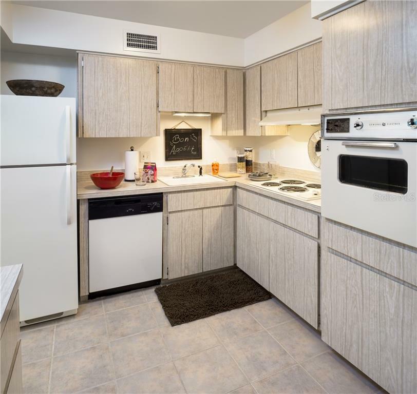 Property Photo: 20-2B S Lucerne Circle W FL 32801