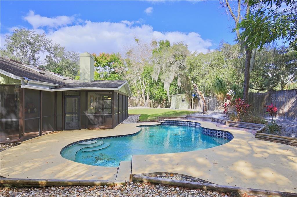 Property Photo:  3929 Winderlakes Drive  FL 32835 