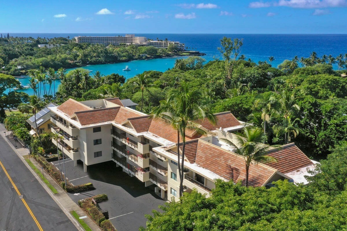 Property Photo:  78-7100 Kamehameha Iii Rd 202  HI 96740 