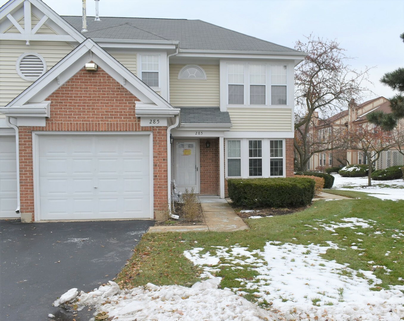 Property Photo: 285 Green Knoll Lane 1817F IL 60107