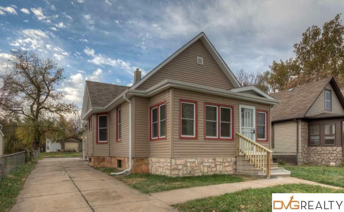 2413 Blondo  Omaha NE 68111 photo