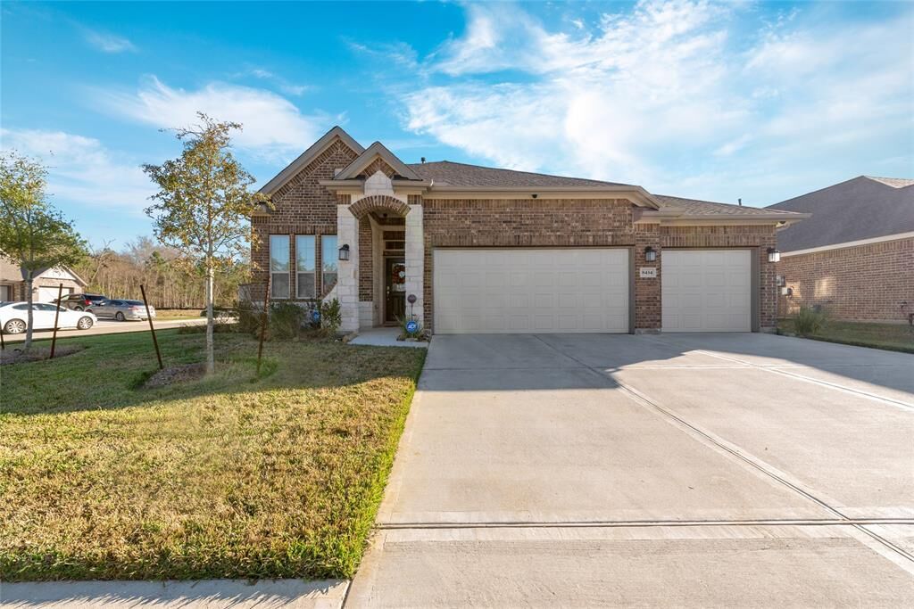 Property Photo:  8434 Hunters Cliff Drive  TX 77521 