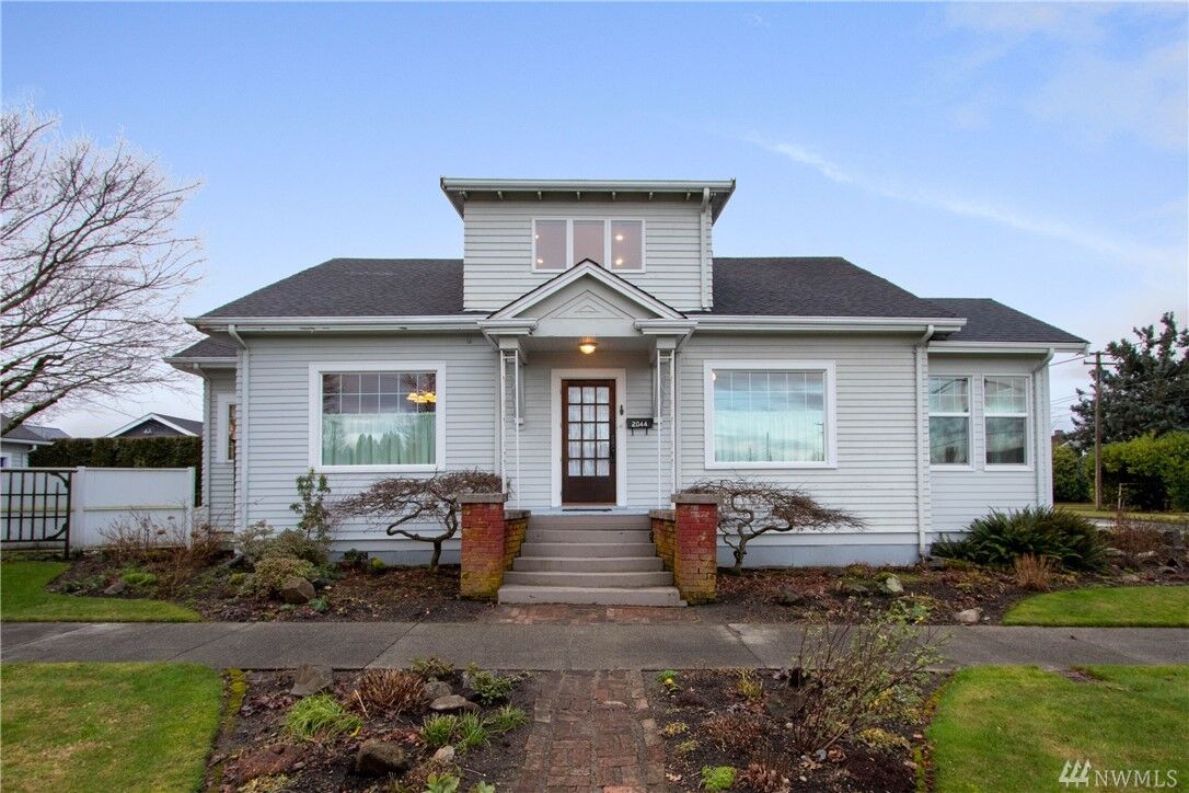 Property Photo:  2044  Montgomery Avenue  WA 98022 