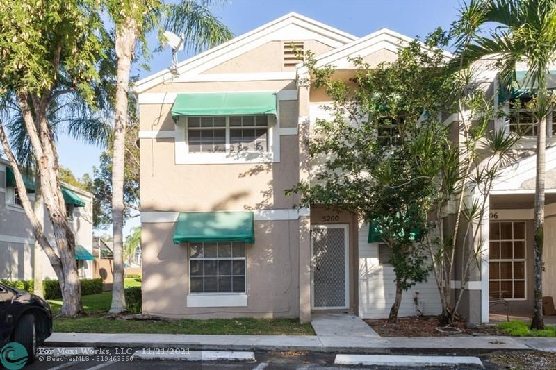 Property Photo: 5200 Lake Loop Rd FL 33330