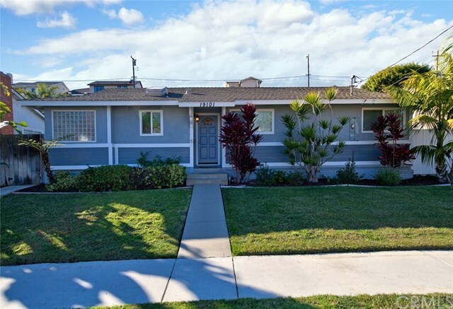 Property Photo:  19101 Newland Street  CA 92646 