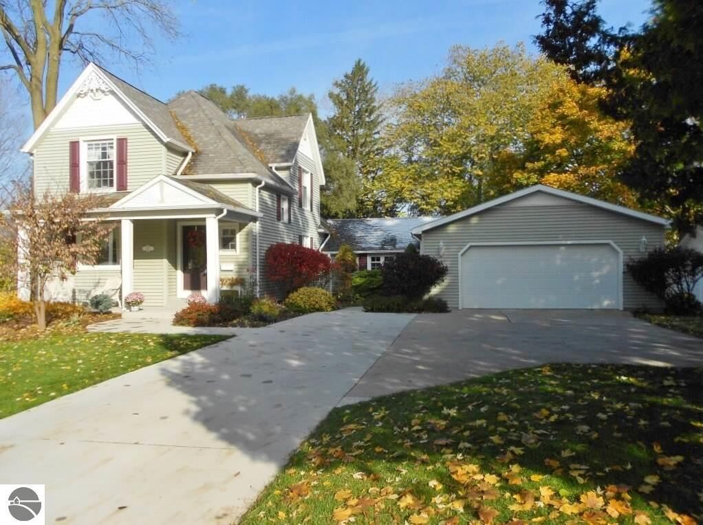 Property Photo:  1010 W Superior Street  MI 48801 