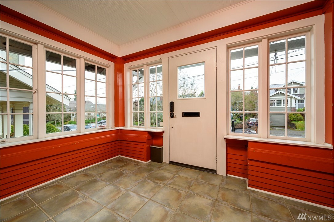 Property Photo: 418 N 61st St WA 98103