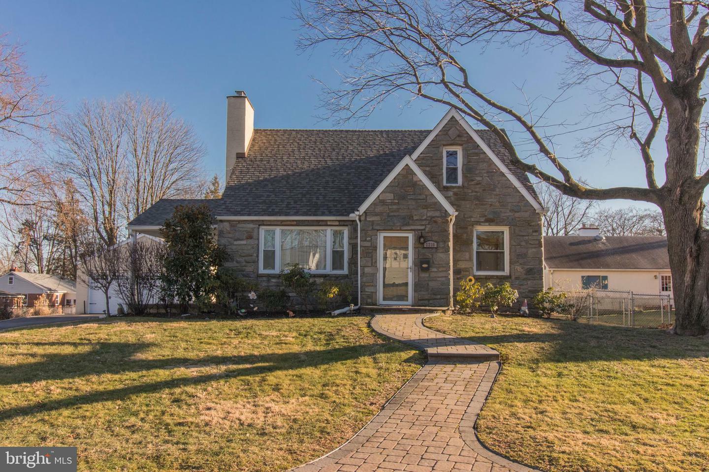 Property Photo: 2238 Highland Avenue PA 19070