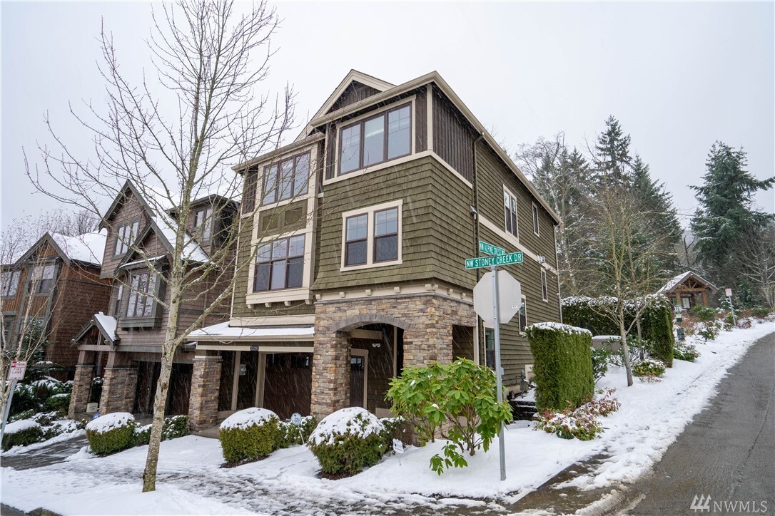 2529 NW Stoney Creek Dr  Issaquah WA 98027 photo