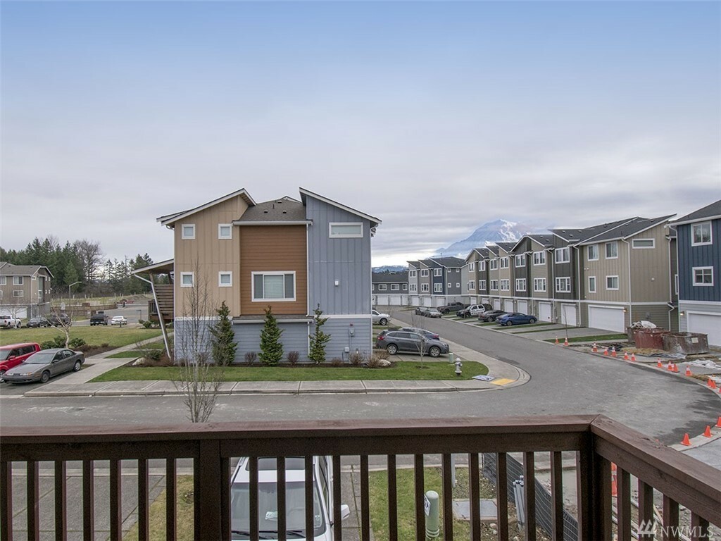 Property Photo:  17412 118th Av Ct E D  WA 98374 