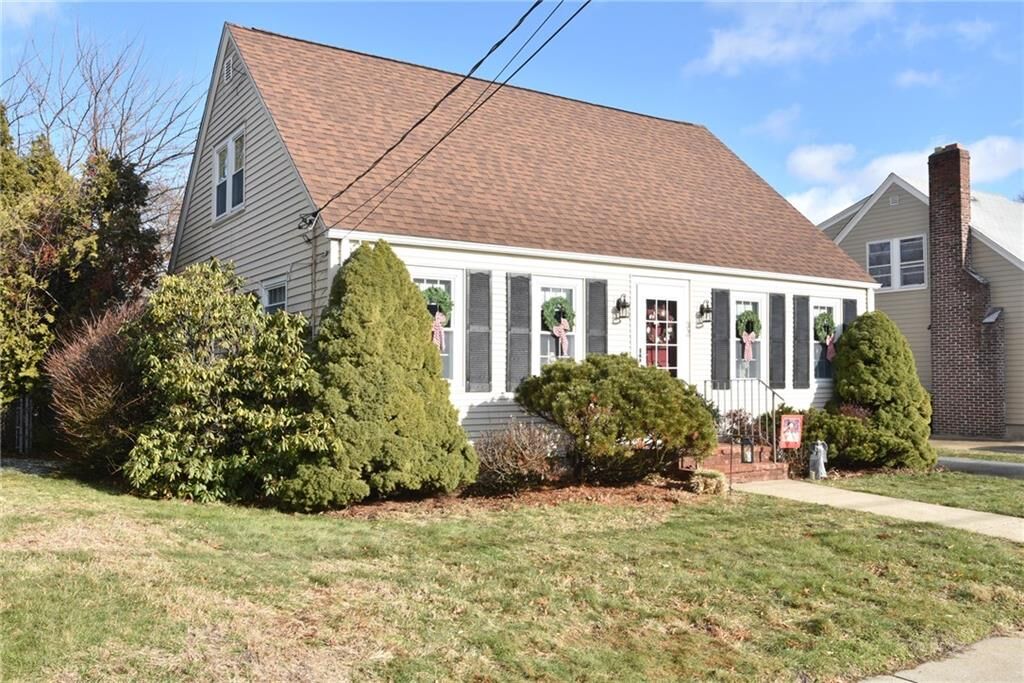 Property Photo:  32 Crossway Rd  RI 02910 