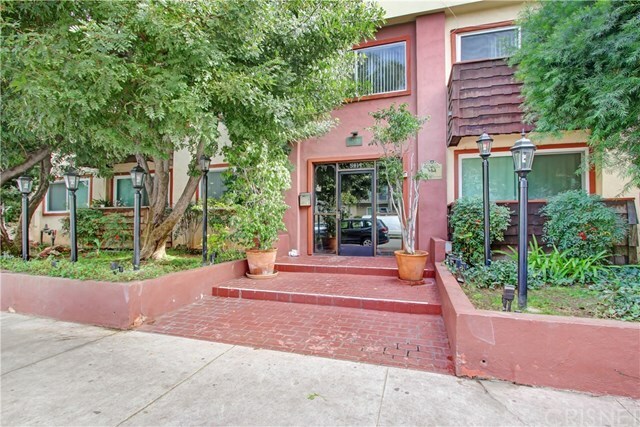 Property Photo:  5414 Newcastle Avenue 67  CA 91316 