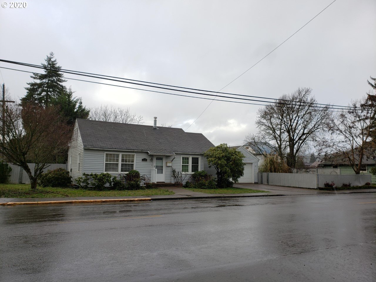 Property Photo: 640 S Bridge St OR 97378