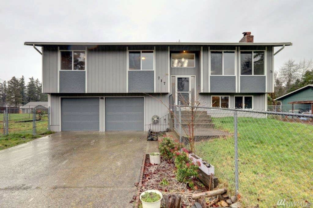 Property Photo:  717 140th St E  WA 98445 