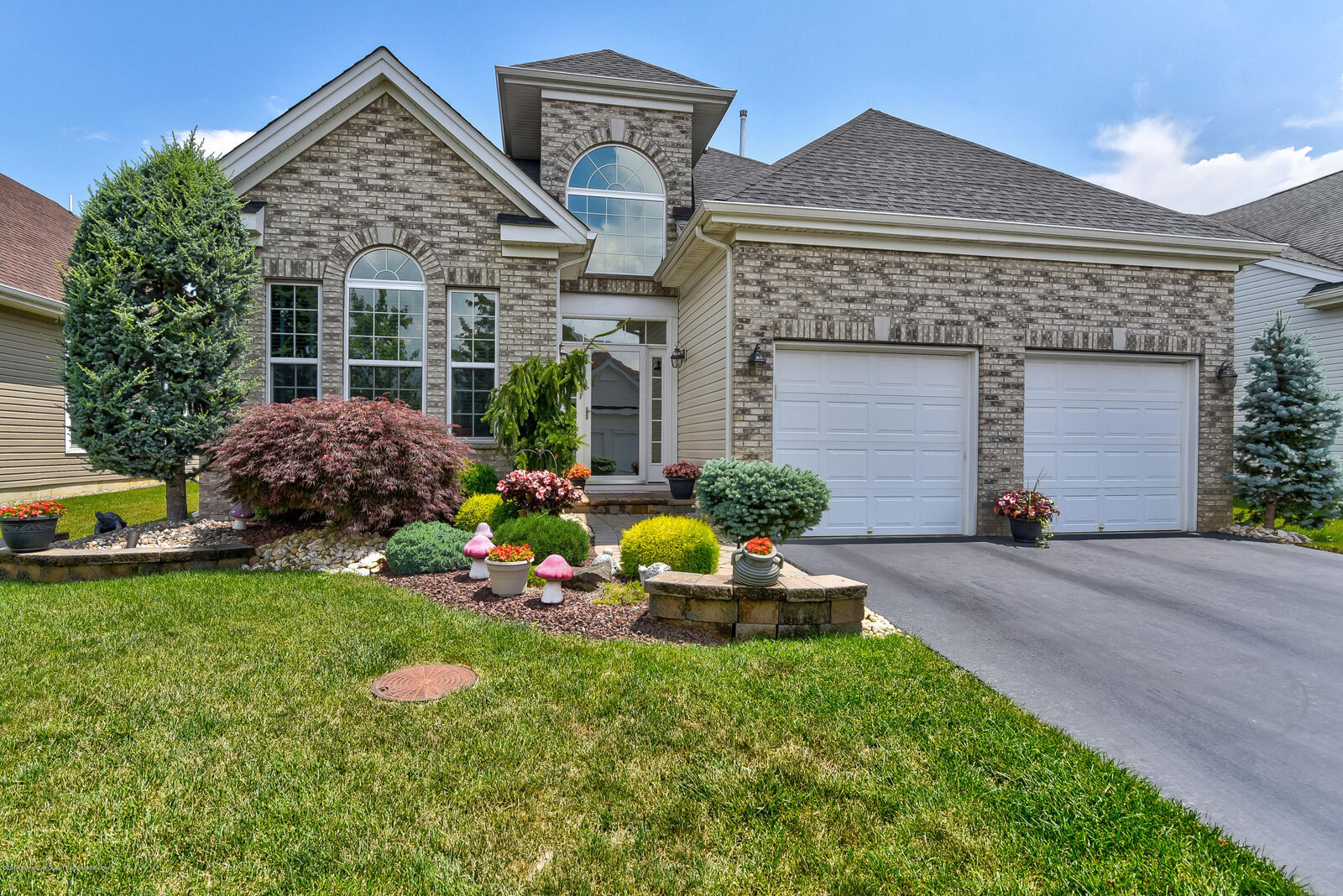 Property Photo:  5 Drawbridge Drive  NJ 08831 