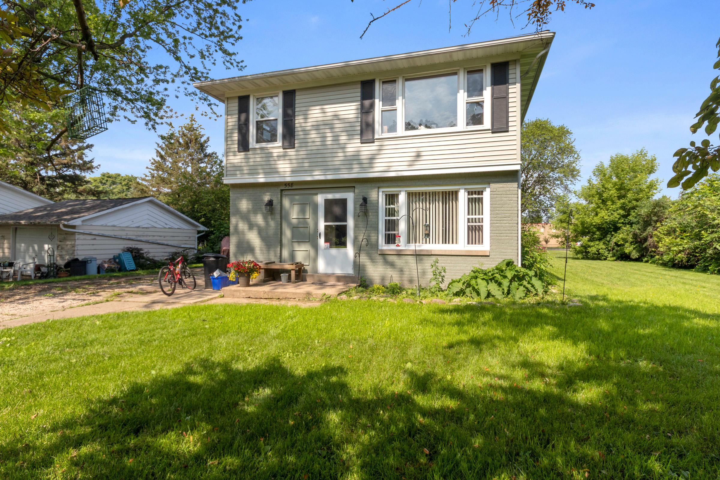 Property Photo:  558 Alder Ave  WI 53115 