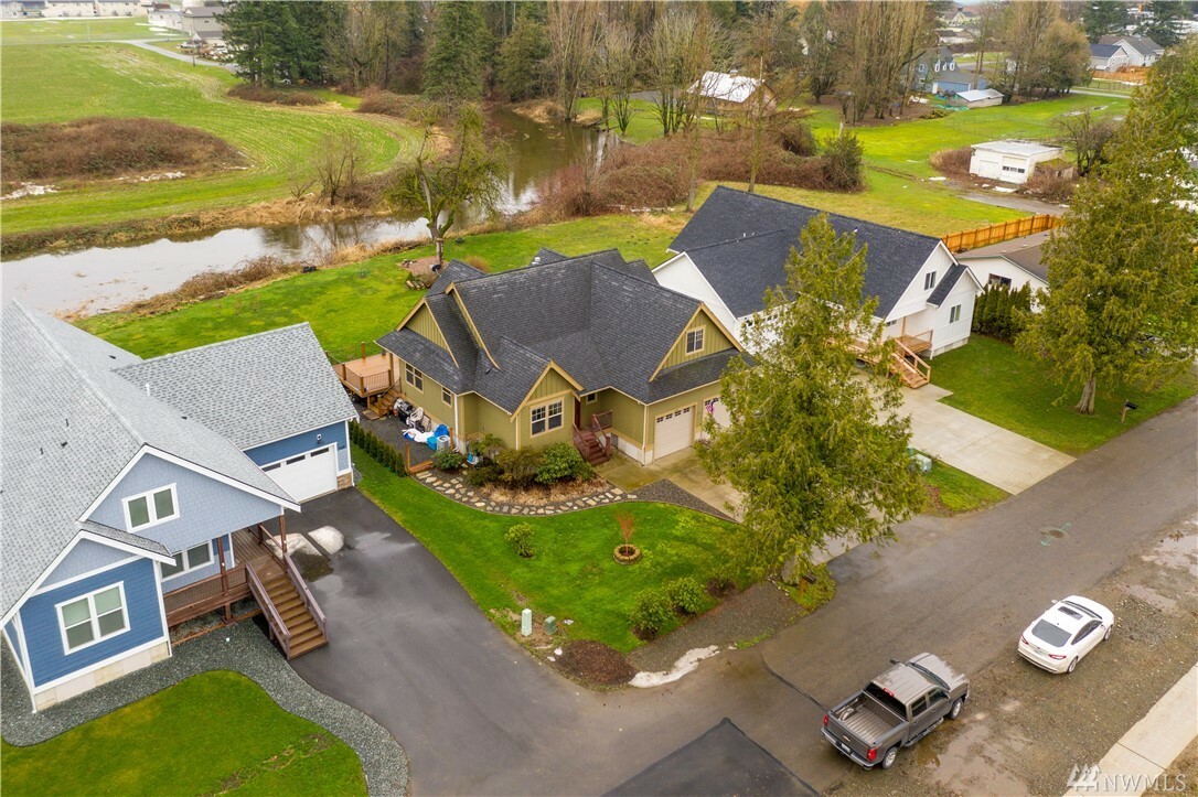 Property Photo:  525 E 3rd St  WA 98295 