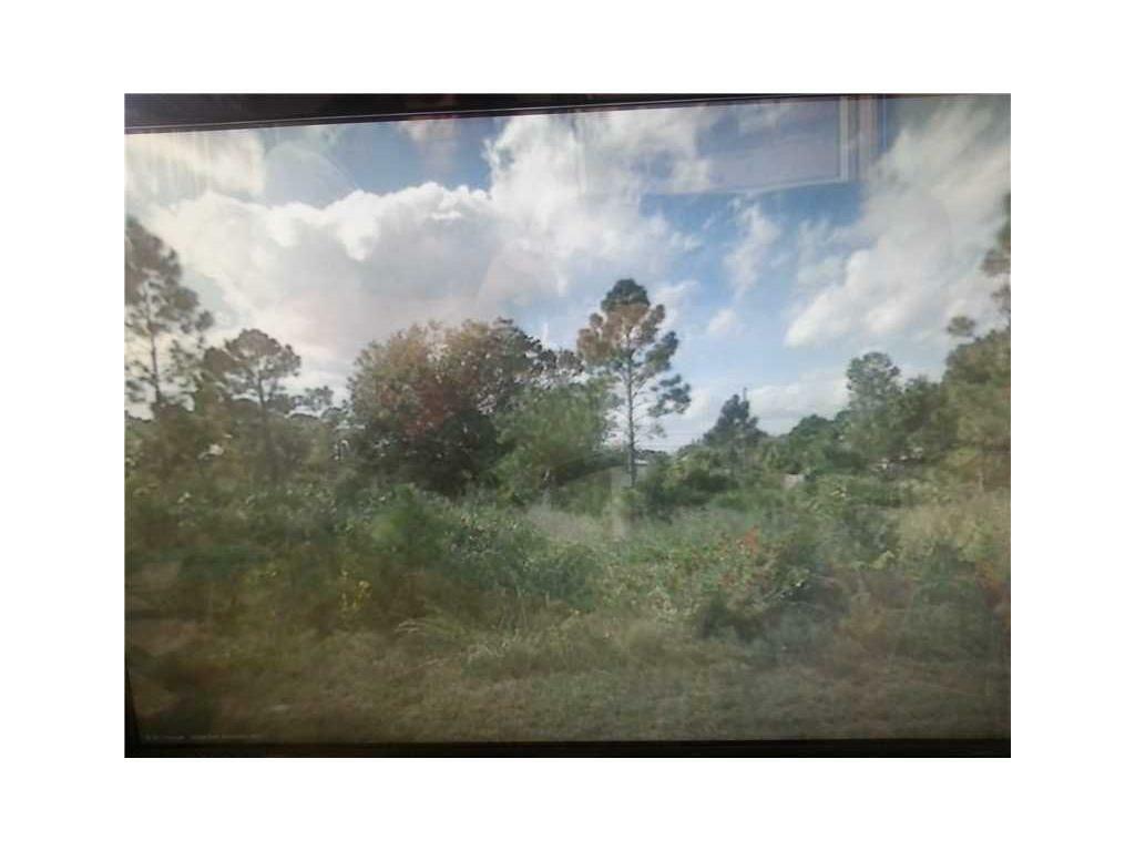 Property Photo: 8225 95th Court FL 32967